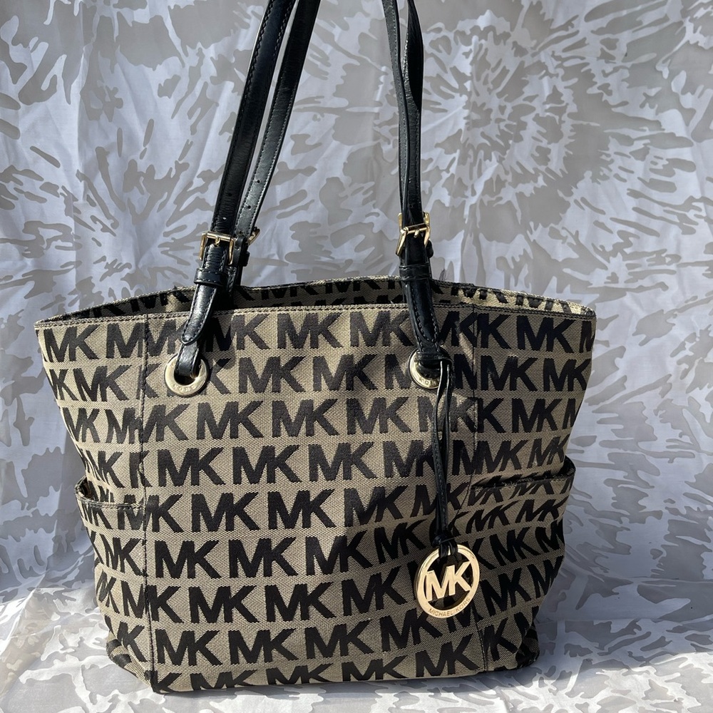 Michael Kors Black/Tan Shoulder Strap Purse